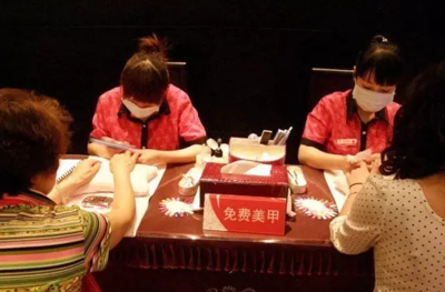 從麻辣燙到海底撈 美甲服務(wù)背后，火鍋品牌拼的遠(yuǎn)不止是貼心